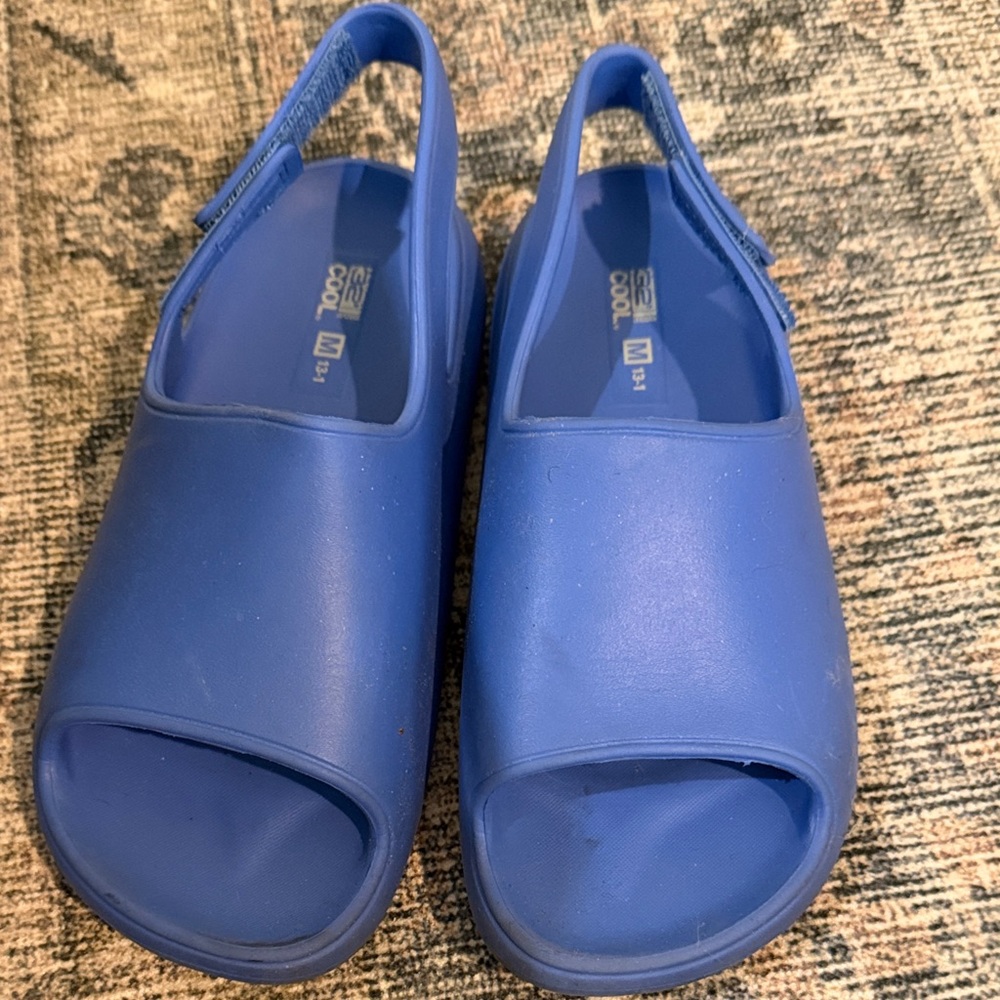 32 Degrees Kid's Size Youth medium (13-1) Cushion Strap Sandal, Blue